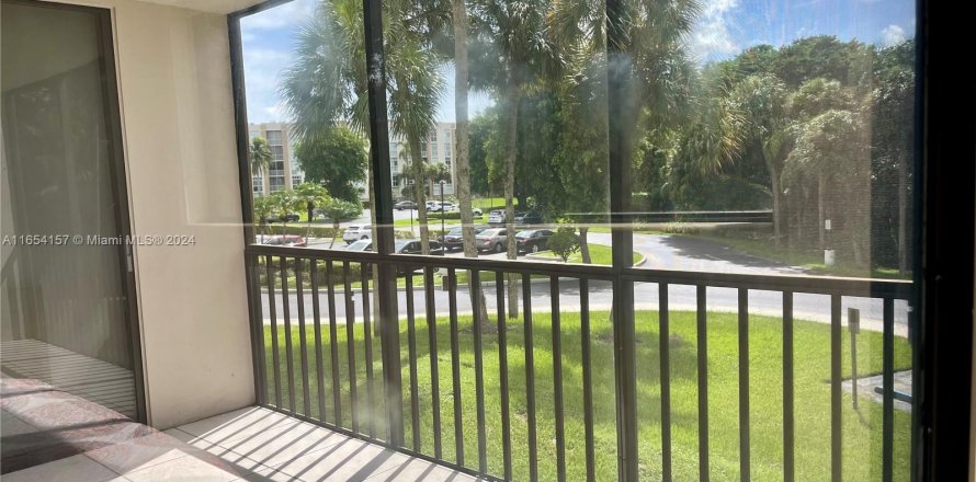 Condo in Doral, Florida, 2 bedrooms  № 1351583