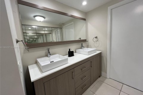 Copropriété à vendre à Doral, Floride: 2 chambres, 137.03 m2 № 1351583 - photo 18