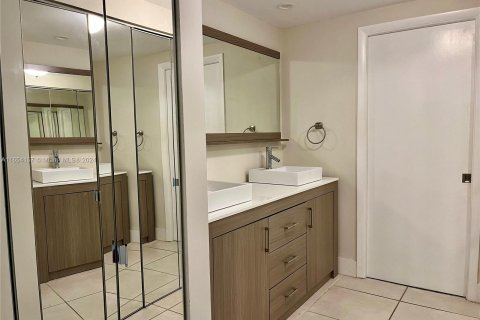 Copropriété à vendre à Doral, Floride: 2 chambres, 137.03 m2 № 1351583 - photo 17