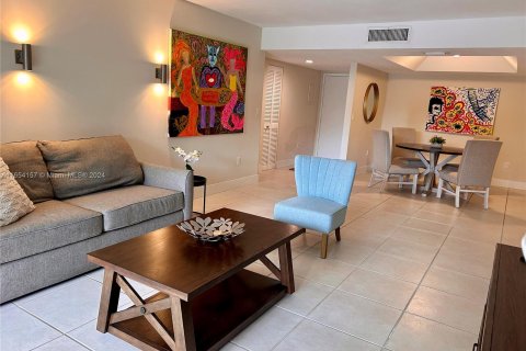 Condo in Doral, Florida, 2 bedrooms  № 1351583 - photo 2