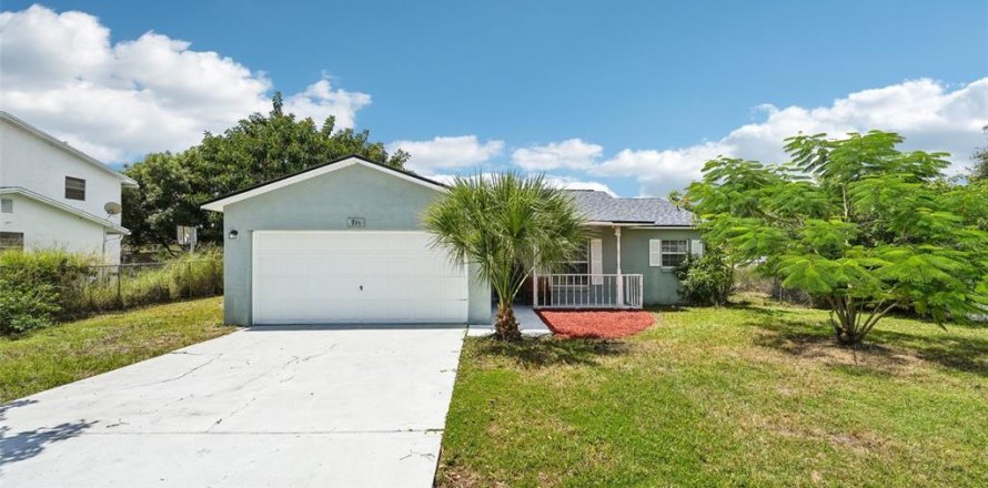 House in Poinciana, Florida 3 bedrooms, 111.85 sq.m. № 1352765