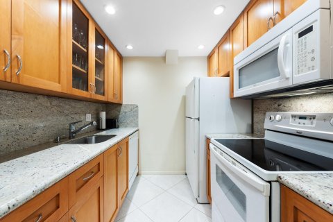 Condo in Fort Lauderdale, Florida, 1 bedroom  № 1007334 - photo 19