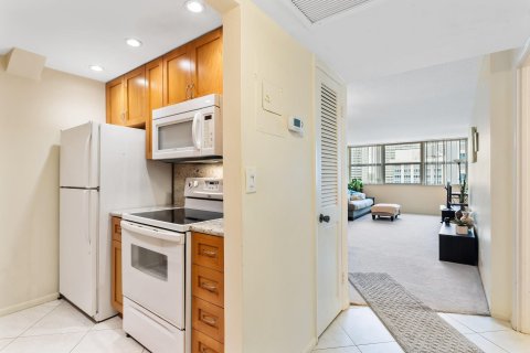 Condo in Fort Lauderdale, Florida, 1 bedroom  № 1007334 - photo 13