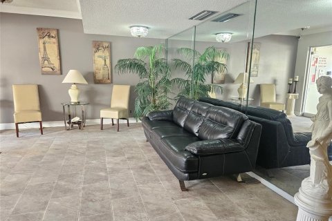 Condominio en venta en Lauderhill, Florida, 2 dormitorios, 86.21 m2 № 1221423 - foto 16