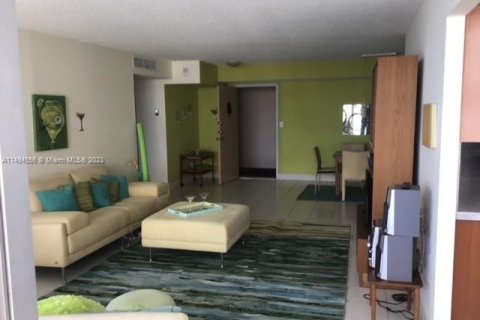 Condo in Sunny Isles Beach, Florida, 2 bedrooms  № 866553 - photo 3