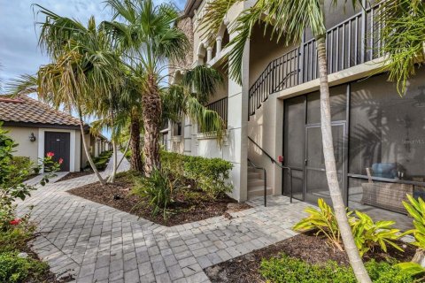 Condo in Bradenton, Florida, 2 bedrooms in LAKEWOOD NATIONAL  № 1374448 - photo 2