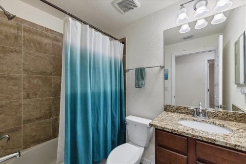 Condo in Bradenton, Florida, 2 bedrooms in LAKEWOOD NATIONAL  № 1374448 - photo 22