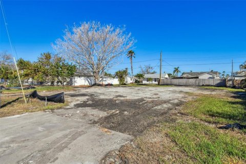 Terreno en venta en Madeira Beach, Florida № 1419025 - foto 1