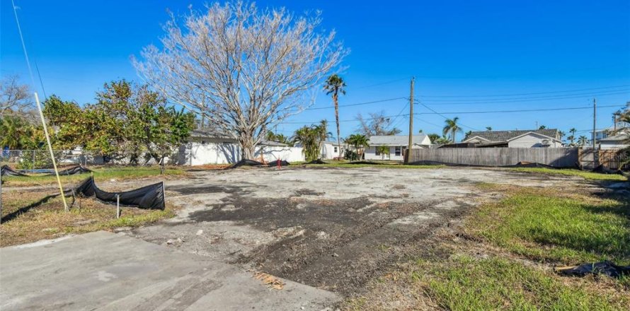 Terreno en Madeira Beach, Florida № 1419025