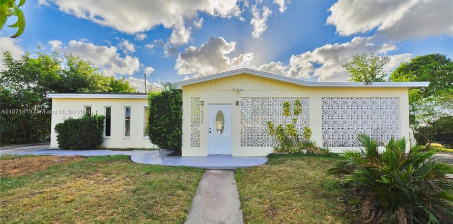 House in Miami Gardens, Florida 6 bedrooms, 208.38 sq.m. № 1128530