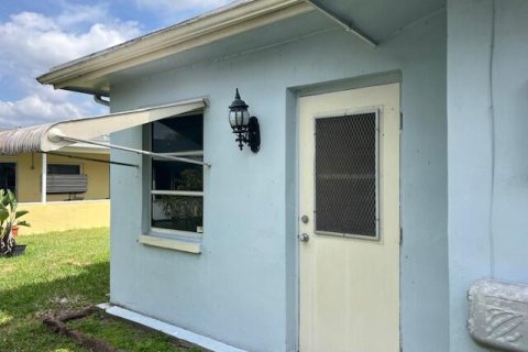 House in Tamarac, Florida 2 bedrooms, 154.22 sq.m. № 1170997 - photo 10