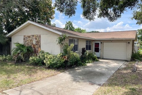 House in Dunedin, Florida 2 bedrooms, 94.57 sq.m. № 1347046 - photo 1