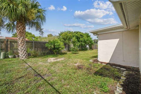 House in Port Richey, Florida 3 bedrooms, 121.33 sq.m. № 1354043 - photo 30