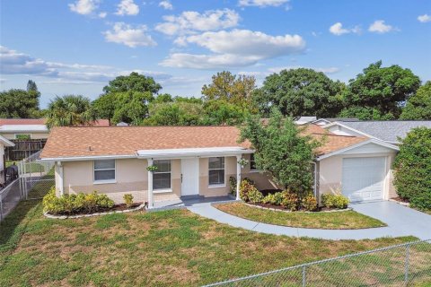 Villa ou maison à vendre à Port Richey, Floride: 3 chambres, 121.33 m2 № 1354043 - photo 2