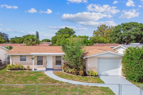 House in Port Richey, Florida 3 bedrooms, 121.33 sq.m. № 1354043 - photo 1