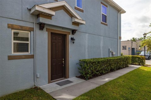 Townhouse in Tampa, Florida 3 bedrooms, 172.05 sq.m. № 1371471 - photo 2