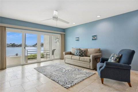 Townhouse in Saint Pete Beach, Florida 4 bedrooms, 211.35 sq.m. № 1371541 - photo 25