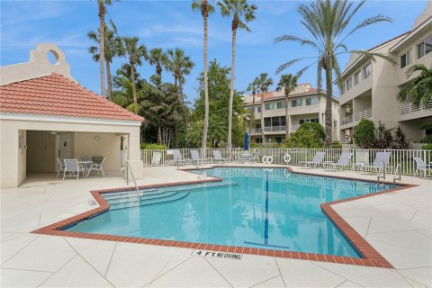 Townhouse in Saint Pete Beach, Florida 4 bedrooms, 211.35 sq.m. № 1371541 - photo 5