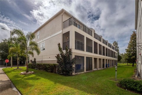 Townhouse in PALM RIVER TOWNHOMES in Tampa, Florida 3 bedrooms, 157.93 sq.m. № 1355994 - photo 5