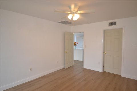 Condominio en venta en New Port Richey, Florida, 1 dormitorio, 65.77 m2 № 1302039 - foto 9