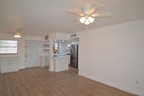 Condominio en venta en New Port Richey, Florida, 1 dormitorio, 65.77 m2 № 1302039 - foto 17