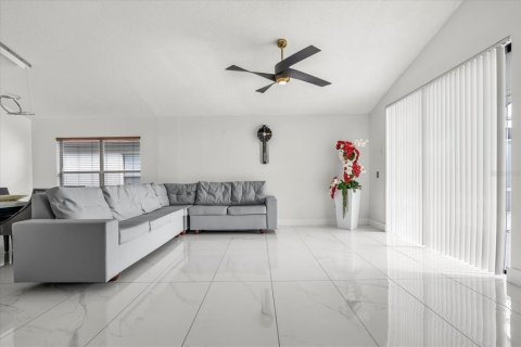 Villa ou maison à vendre à Kissimmee, Floride: 4 chambres, 169.27 m2 № 1391428 - photo 18