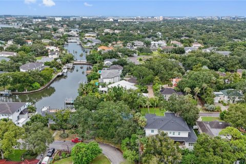 House in Tampa, Florida 4 bedrooms, 175.77 sq.m. № 1391429 - photo 21