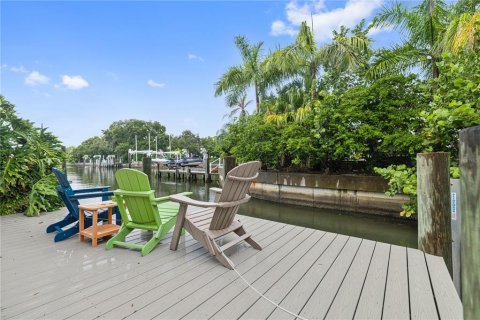 Casa en venta en Tampa, Florida, 4 dormitorios, 175.77 m2 № 1391429 - foto 9