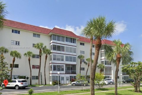 Condominio en venta en Lauderhill, Florida, 1 dormitorio, 86.21 m2 № 1372720 - foto 1