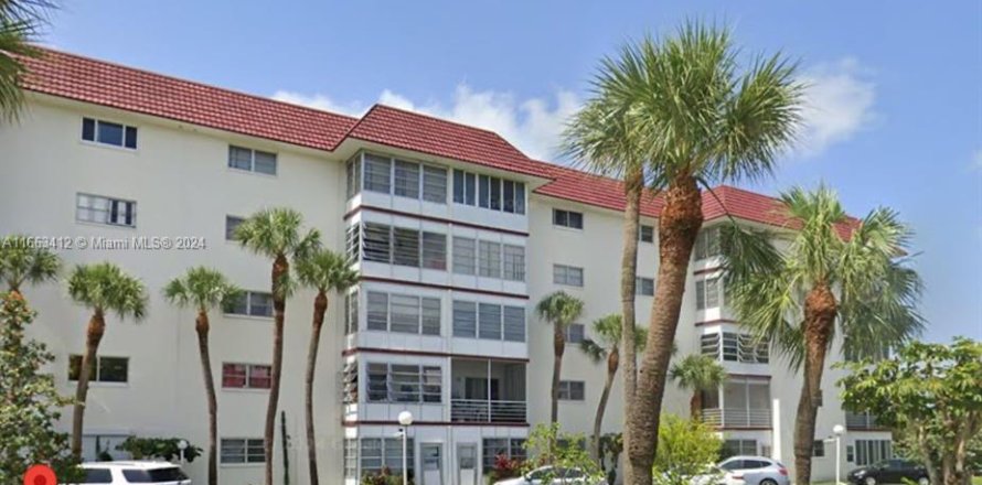 Condo in Lauderhill, Florida, 1 bedroom  № 1372720