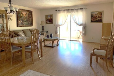 Condo in Lauderhill, Florida, 1 bedroom  № 1372720 - photo 4