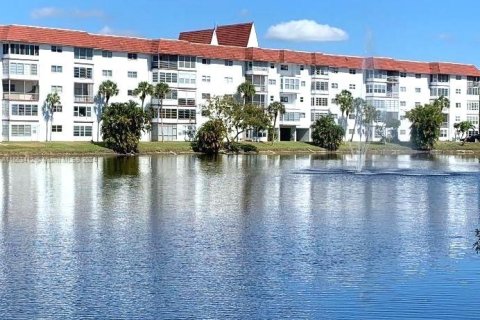 Condo in Lauderhill, Florida, 1 bedroom  № 1372720 - photo 2