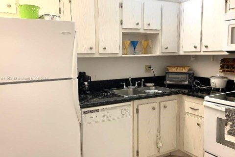 Condo in Lauderhill, Florida, 1 bedroom  № 1372720 - photo 3