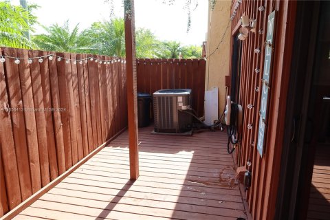 Townhouse in Dania Beach, Florida 2 bedrooms, 153.29 sq.m. № 1372759 - photo 18