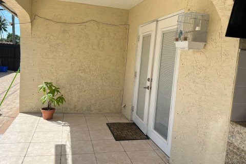 House in West Palm Beach, Florida 3 bedrooms, 111.2 sq.m. № 1079356 - photo 12