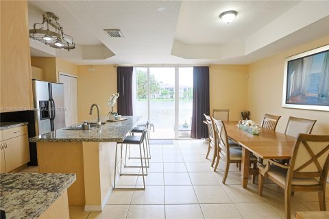 Condominio en venta en Pembroke Pines, Florida, 3 dormitorios, 141.95 m2 № 1230599 - foto 3
