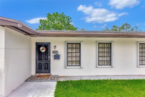 Villa ou maison à vendre à Palmetto Bay, Floride: 4 chambres, 171.87 m2 № 1230598 - photo 4