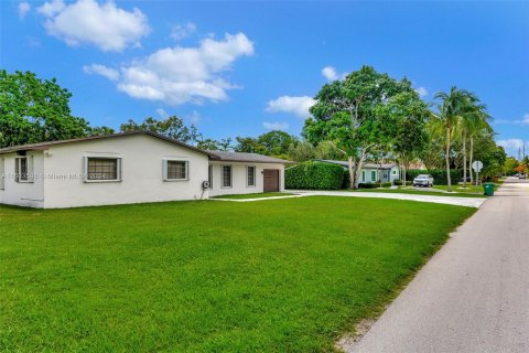 Villa ou maison à vendre à Palmetto Bay, Floride: 4 chambres, 171.87 m2 № 1230598 - photo 2