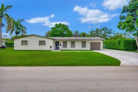 Villa ou maison à vendre à Palmetto Bay, Floride: 4 chambres, 171.87 m2 № 1230598 - photo 1