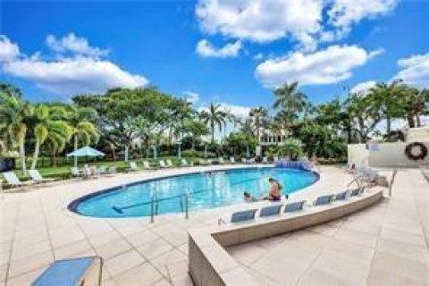 Condominio en venta en Deerfield Beach, Florida, 2 dormitorios № 548663 - foto 24