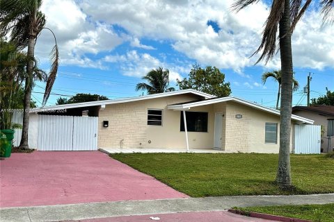Villa ou maison à vendre à Miramar, Floride: 3 chambres, 98.29 m2 № 1232170 - photo 1