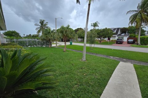 Casa en venta en Miami, Florida, 4 dormitorios, 178.56 m2 № 1400056 - foto 26