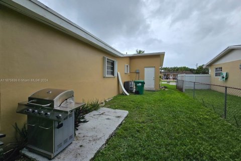 Casa en venta en Miami, Florida, 4 dormitorios, 178.56 m2 № 1400056 - foto 29