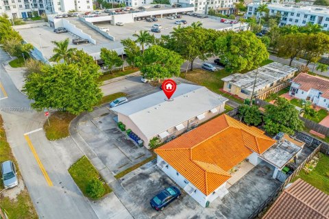 Купить коммерческую недвижимость в Халландейл-Бич, Флорида 199.83м2, № 975359 - фото 7