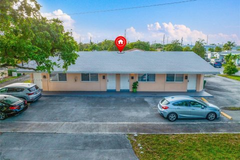 Купить коммерческую недвижимость в Халландейл-Бич, Флорида 199.83м2, № 975359 - фото 4