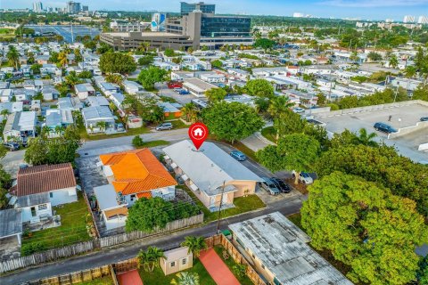 Купить коммерческую недвижимость в Халландейл-Бич, Флорида 199.83м2, № 975359 - фото 12