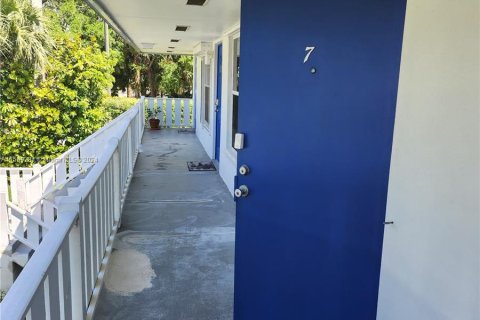 Condominio en venta en Stuart, Florida, 1 dormitorio, 64.66 m2 № 1092183 - foto 2