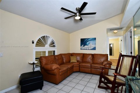 Купить виллу или дом в Лихай-Эйкерс, Флорида 3 спальни, № 980719 - фото 8