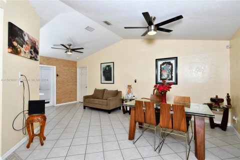 House in Lehigh Acres, Florida 3 bedrooms № 980719 - photo 14