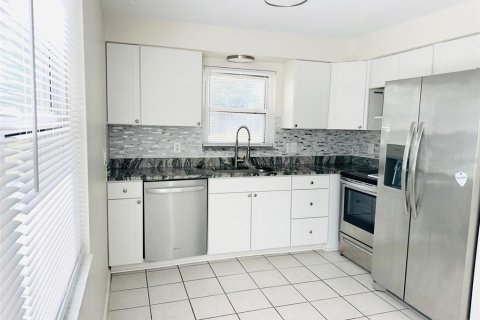 Appartement à louer à Largo, Floride: 1 chambre, 76.27 m2 № 1341038 - photo 5